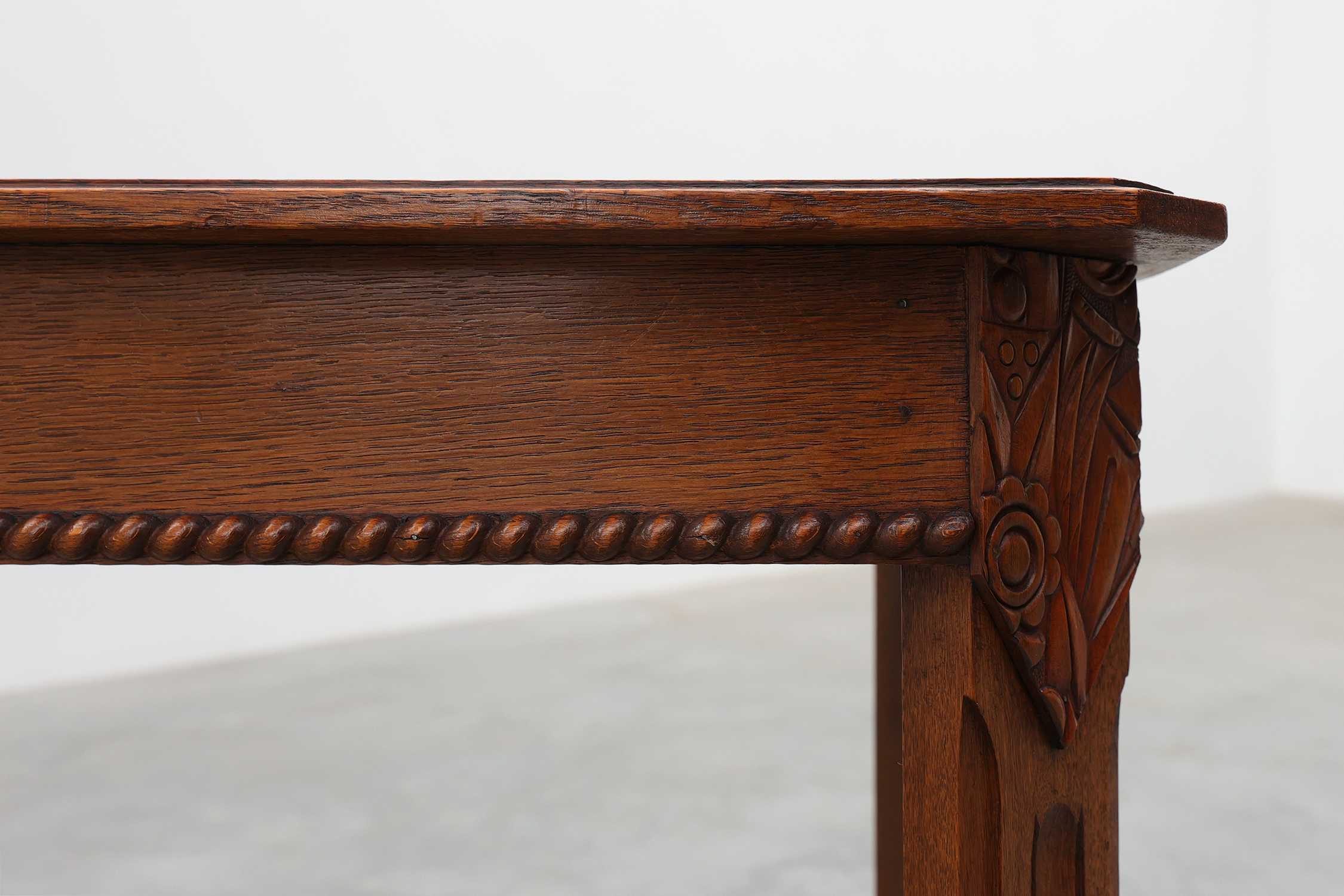 French Art Deco Side Table with Fluted Legs, Carved Frieze and X-Stretcher, 1920sthumbnail